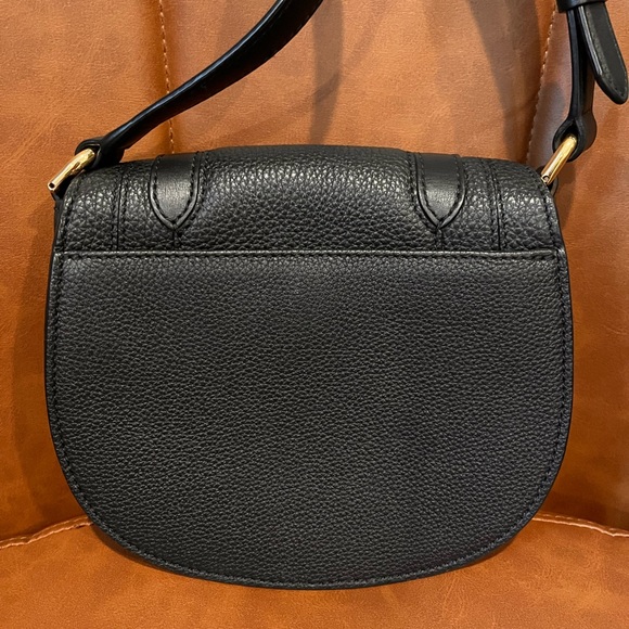 Michael Kors Collection Crossbody and BONUS tassel keychain! - Picture 4 of 7